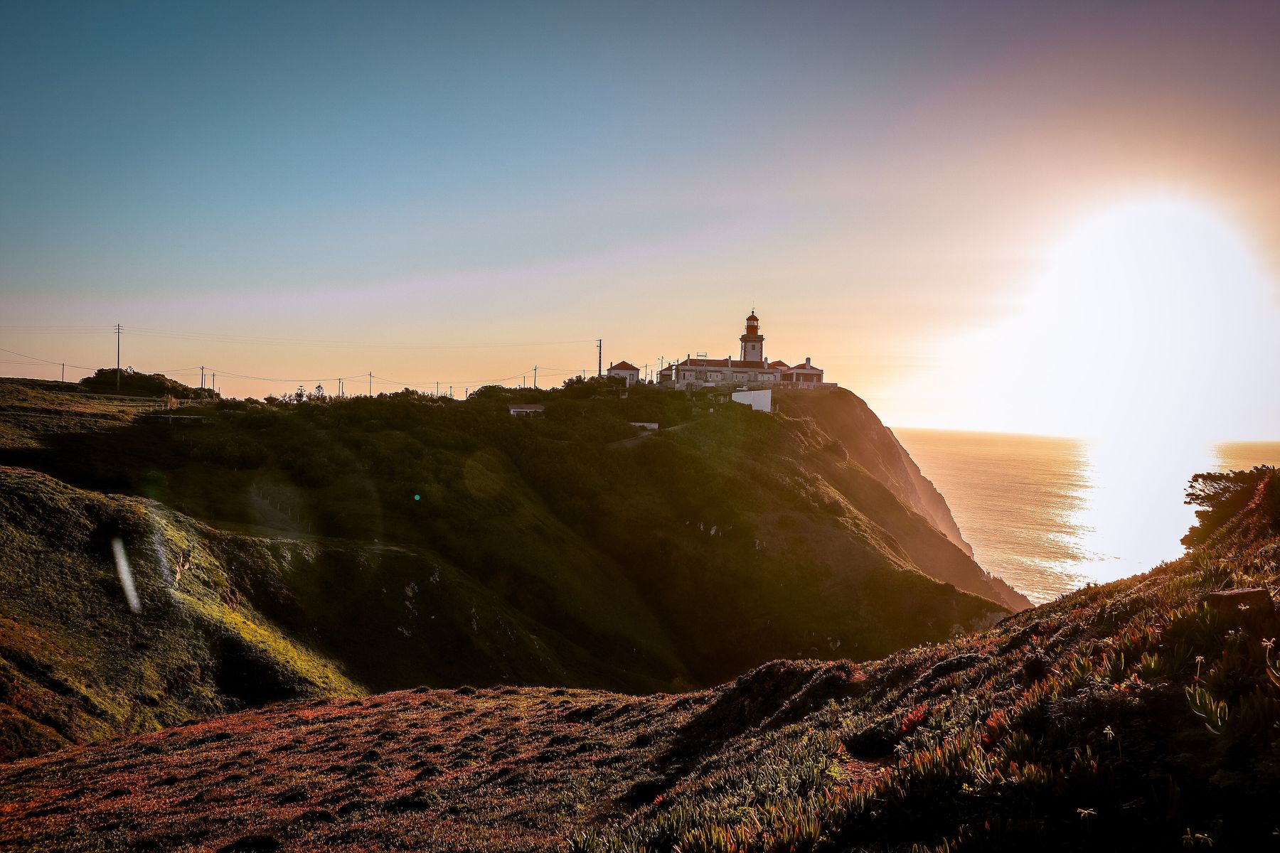 O farol do Cabo da Roca ao pôr do sol